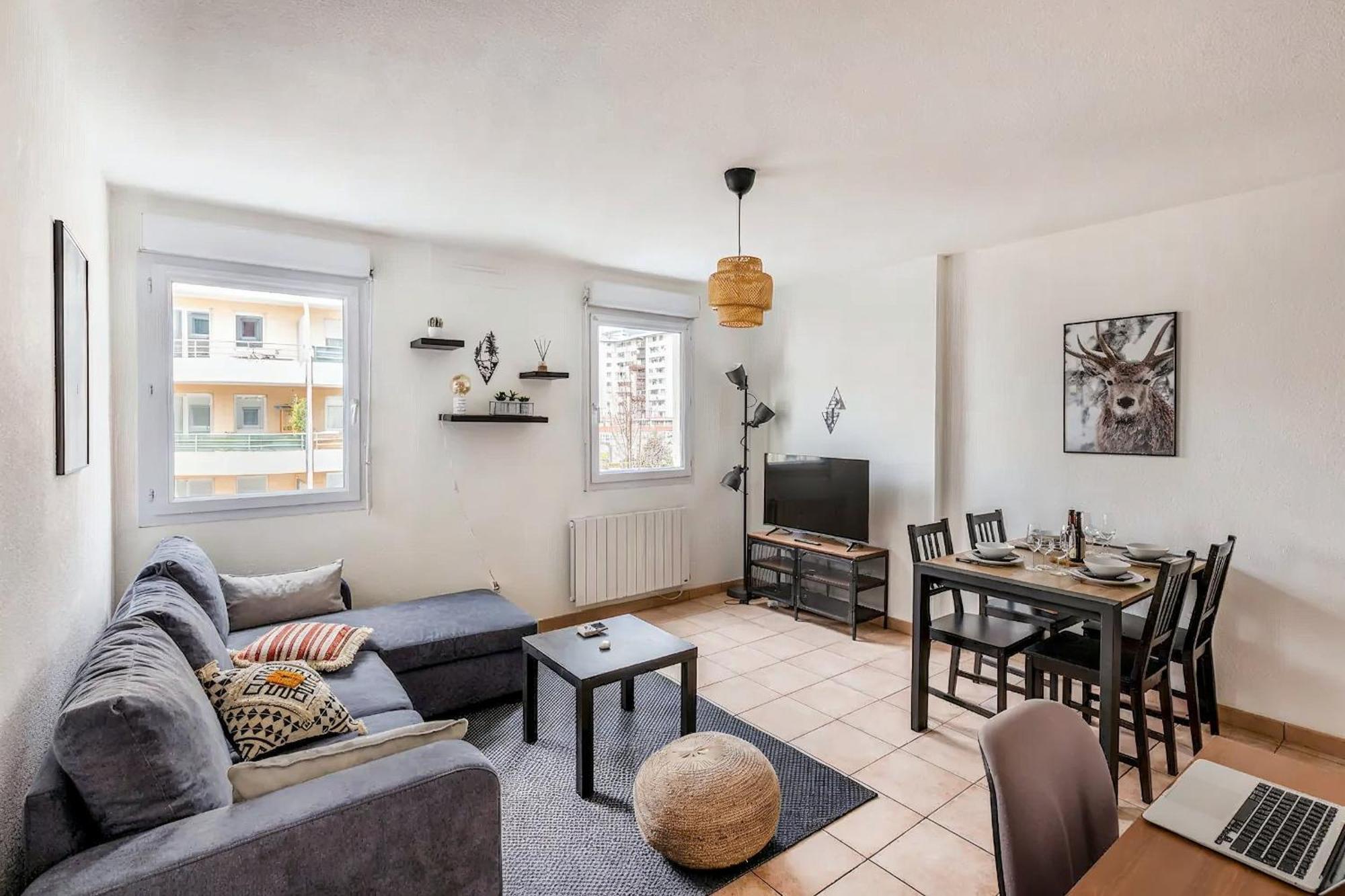 Superbe Appartement - Parking Gratuit - 4 Personnes Chambéry Exterior foto